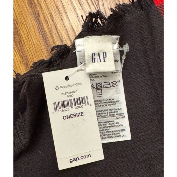 GAP Cozy Oversized Buffalo Scarf Red and Black NEW - Picture 2 of 3
